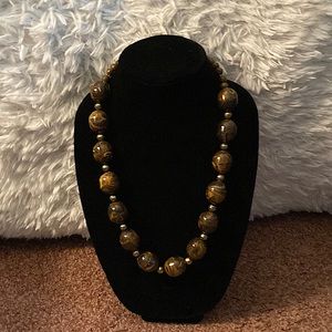 Large beef brown necklace